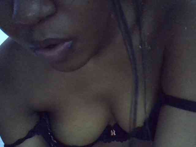 GoldenGoddess1 webcam