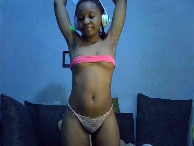 GoldenGoddess1 webcam