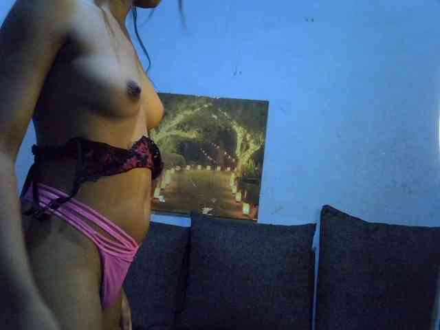 GoldenGoddess1 webcam