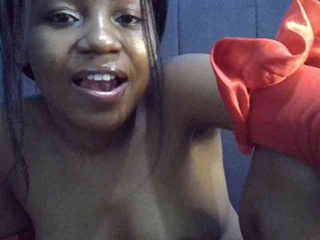 GoldenGoddess1 webcam