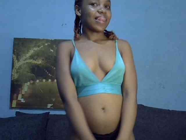 GoldenGoddess1 webcam