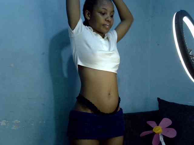 GoldenGoddess1 webcam