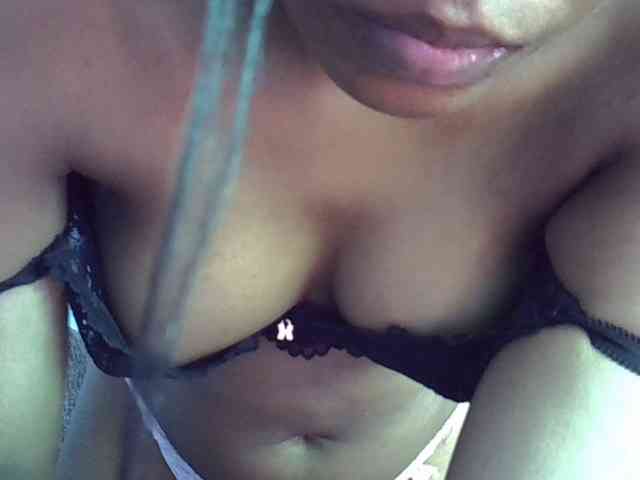 GoldenGoddess1 webcam