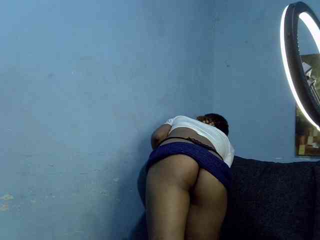 GoldenGoddess1 webcam