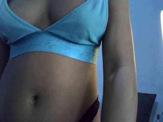 GoldenGoddess1 webcam