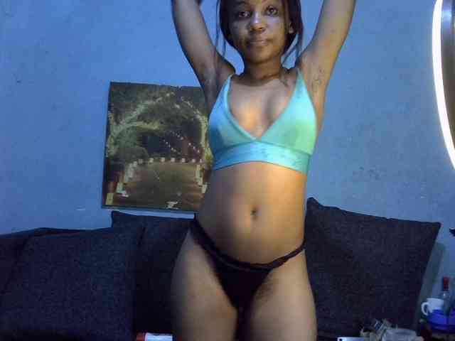 GoldenGoddess1 webcam