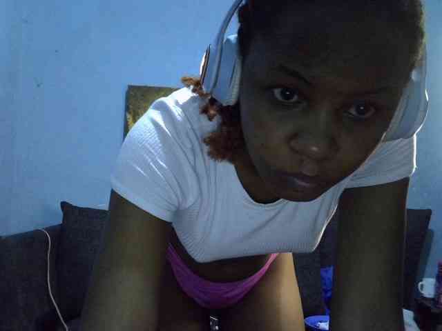 GoldenGoddess1 webcam