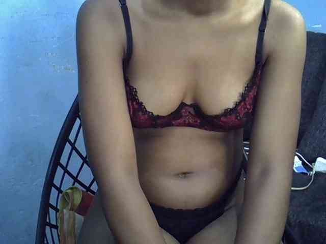 GoldenGoddess1 webcam