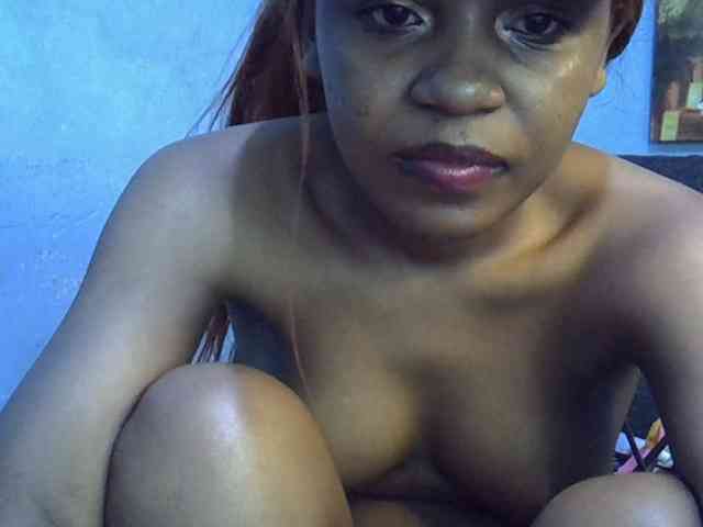 GoldenGoddess1 webcam