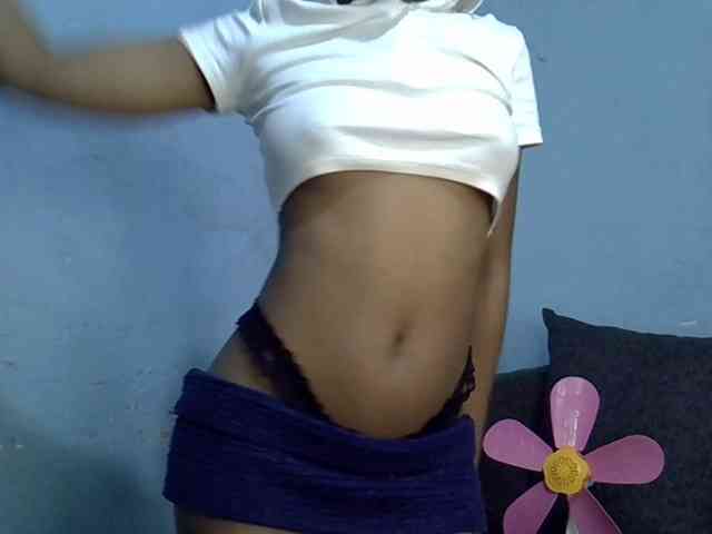 GoldenGoddess1 webcam