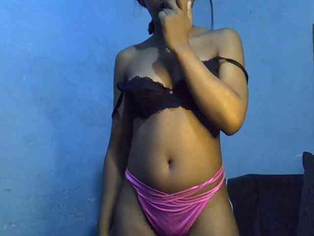 GoldenGoddess1 webcam