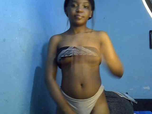 GoldenGoddess1 webcam