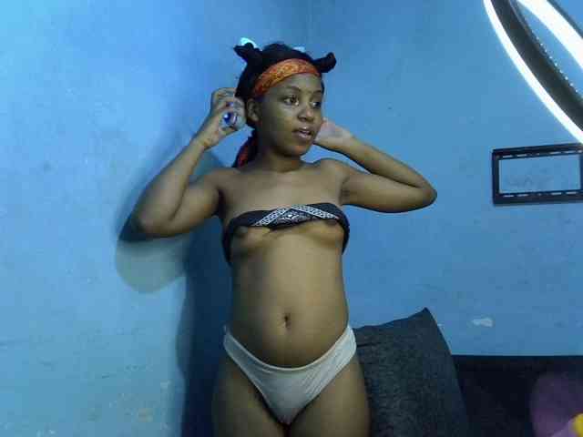GoldenGoddess1 webcam