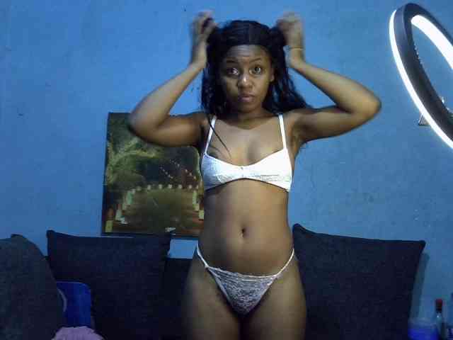 GoldenGoddess1 webcam