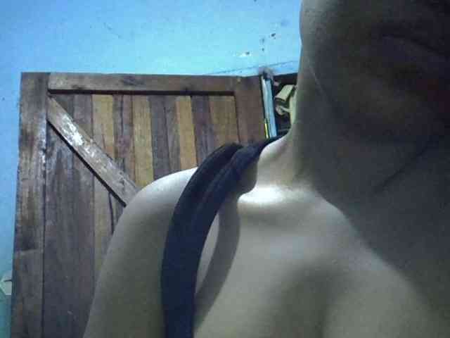 GoldenGoddess1 webcam