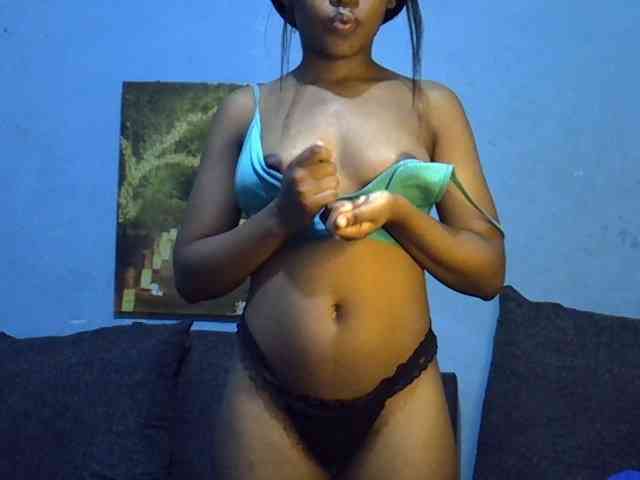 GoldenGoddess1 webcam