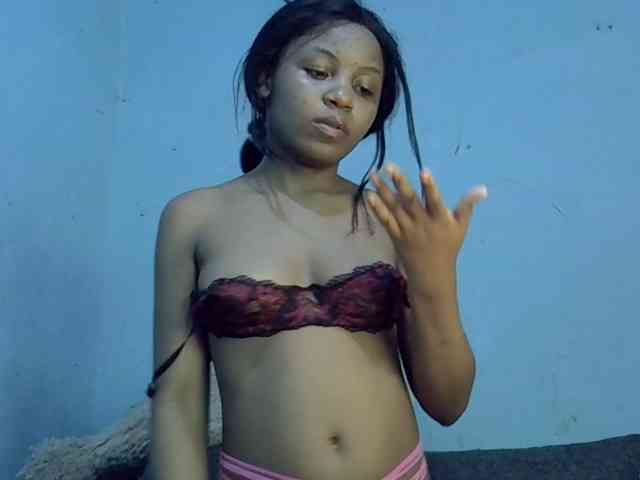 GoldenGoddess1 webcam