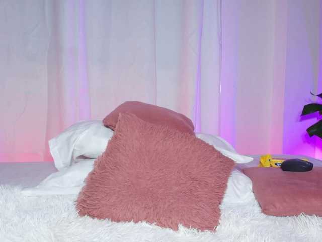 Emycole live cam on BongaCams