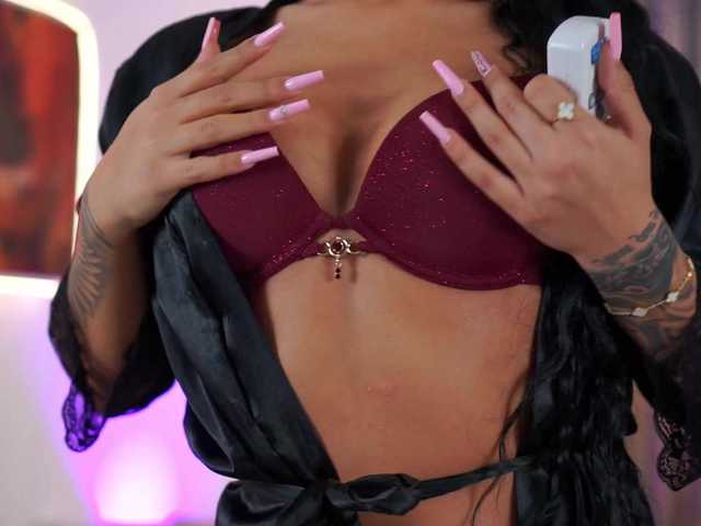YanaRamirez webcam