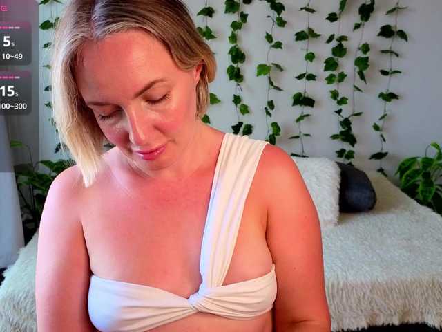 MonikaFoxys live cam on BongaCams