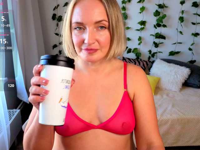 MonikaFoxys live cam preview