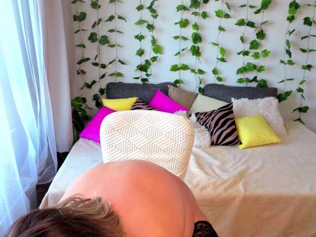 MonikaFoxys live cam on BongaCams