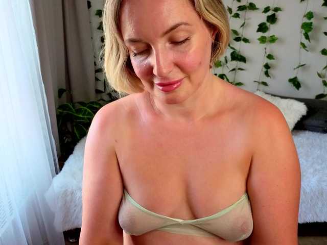 MonikaFoxys live webcam show