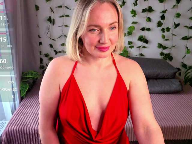  MonikaFoxys chat room