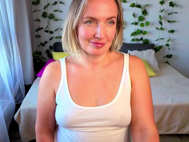 MonikaFoxys live cam on BongaCams
