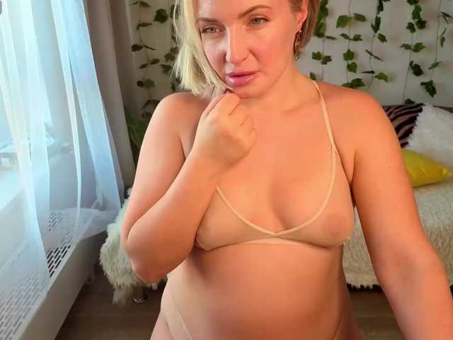 MonikaFoxys live cam on BongaCams