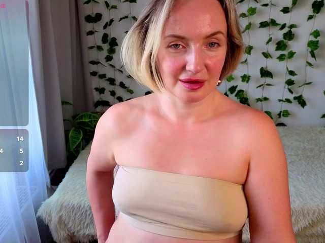 MonikaFoxys live cam on BongaCams