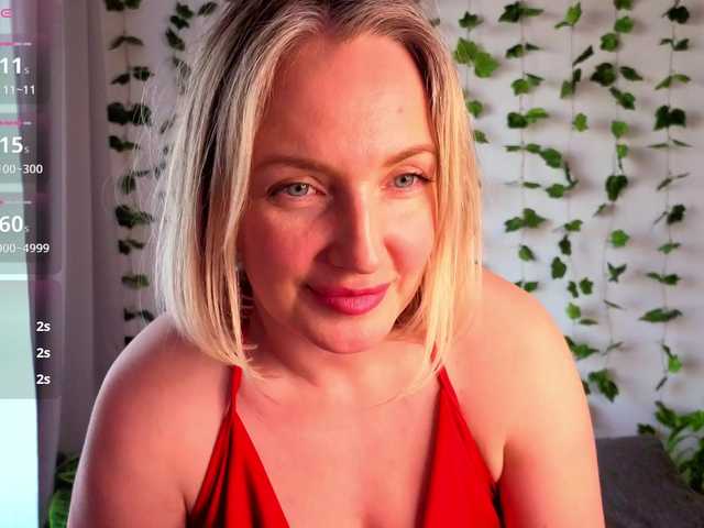 видео MonikaFoxys