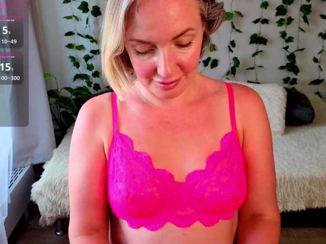 MonikaFoxys live cam on BongaCams