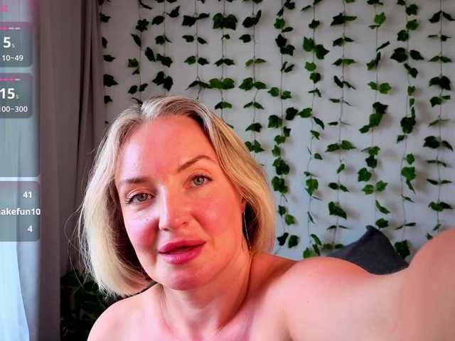 MonikaFoxys live cam on BongaCams
