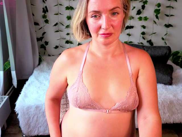 MonikaFoxys live cam on BongaCams