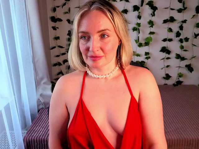 MonikaFoxys live cam