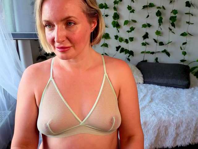 MonikaFoxys live cam on BongaCams