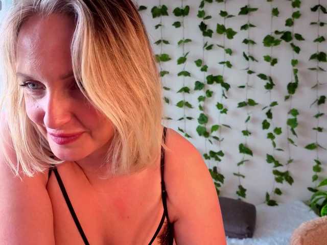 MonikaFoxys live cam on BongaCams