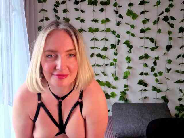 MonikaFoxys webcam