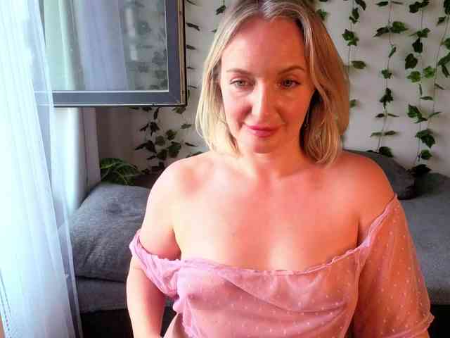 MonikaFoxys Live Webcam on BongaCams