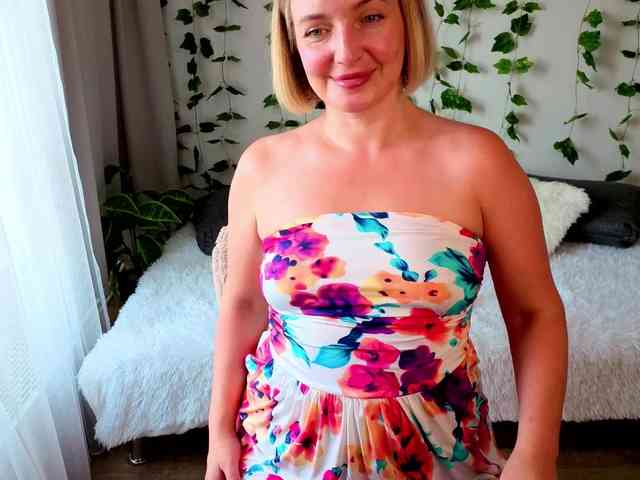 MonikaFoxys webcam