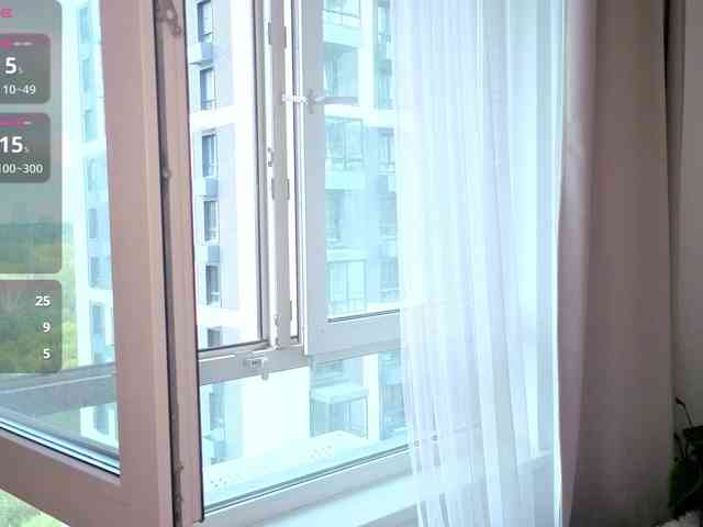 MonikaFoxys webcam