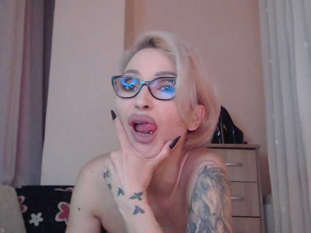 JADAPink live webcam show