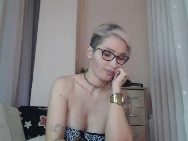 JADAPink live webcam show