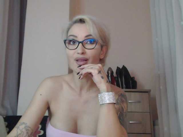 JADAPink live webcam show
