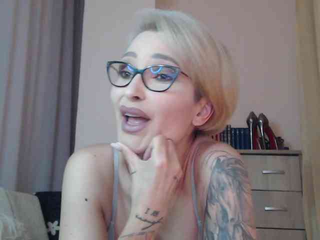 JADAPink Live Webcam on BongaCams