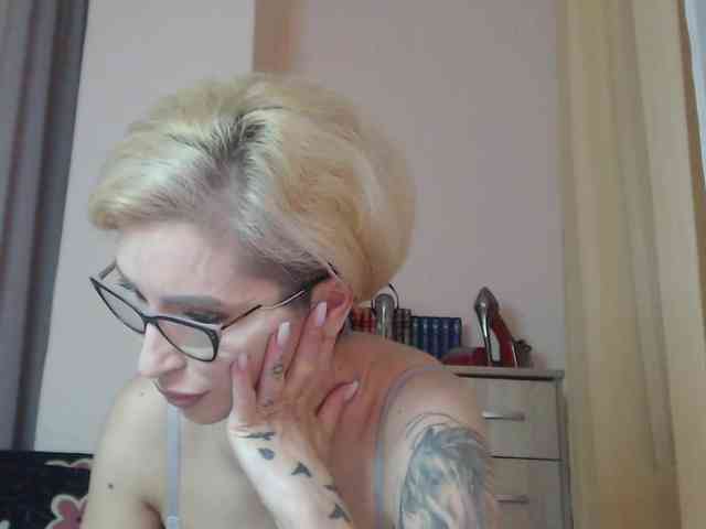 JADAPink Live Webcam on BongaCams