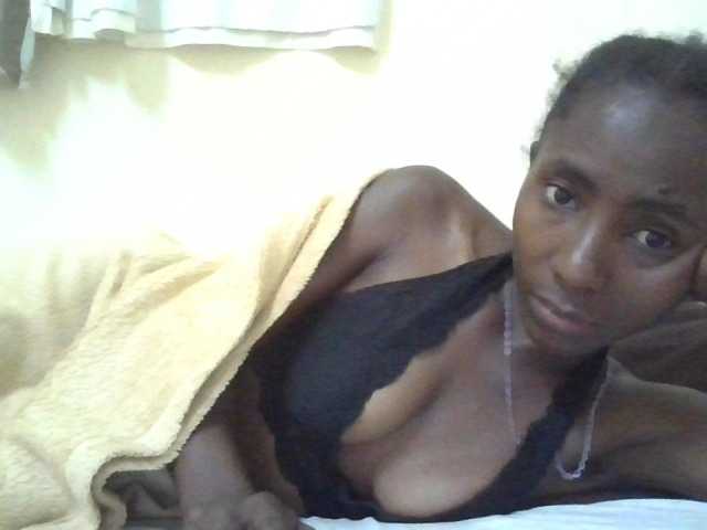 le modèle sexxietatiana est en webcam porno dans un show sur le site bongacams, il possède les tags suivants: Ebony,Brunette,Trimmed