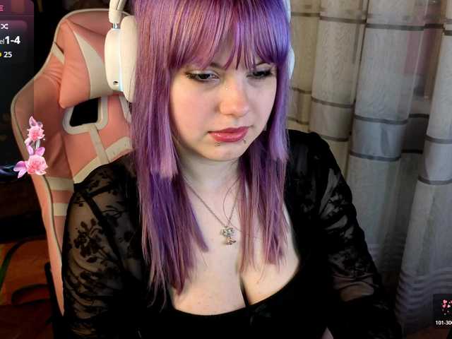 LovelyKristi's BongaCams show and profile