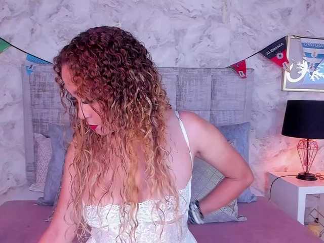 Chat with LunaMilf live cam